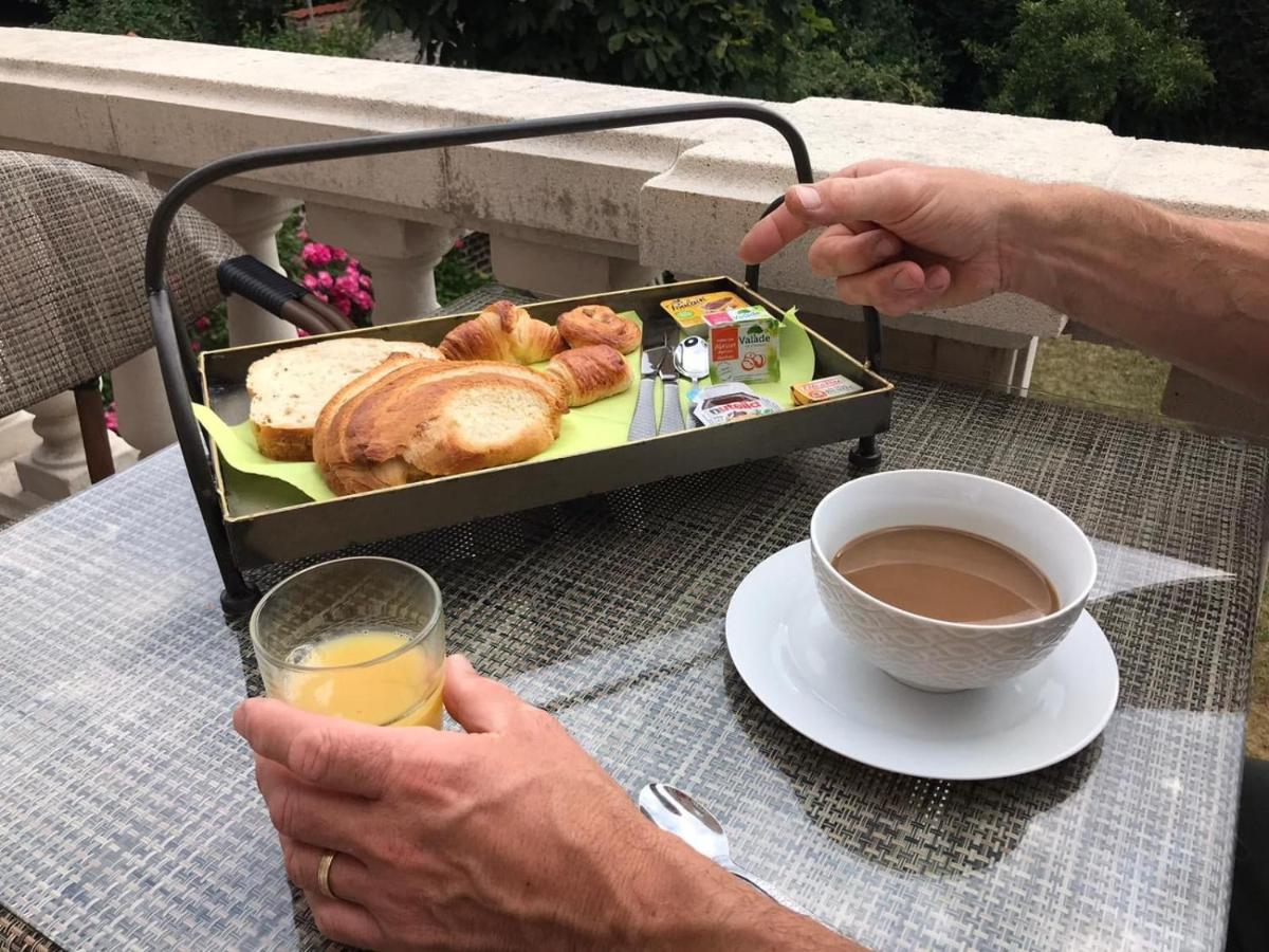 A La Villa Perroy Les Chambres Sont Spacieuses Et Les Petit-Dejeuners Offerts Dunkirk Exterior photo