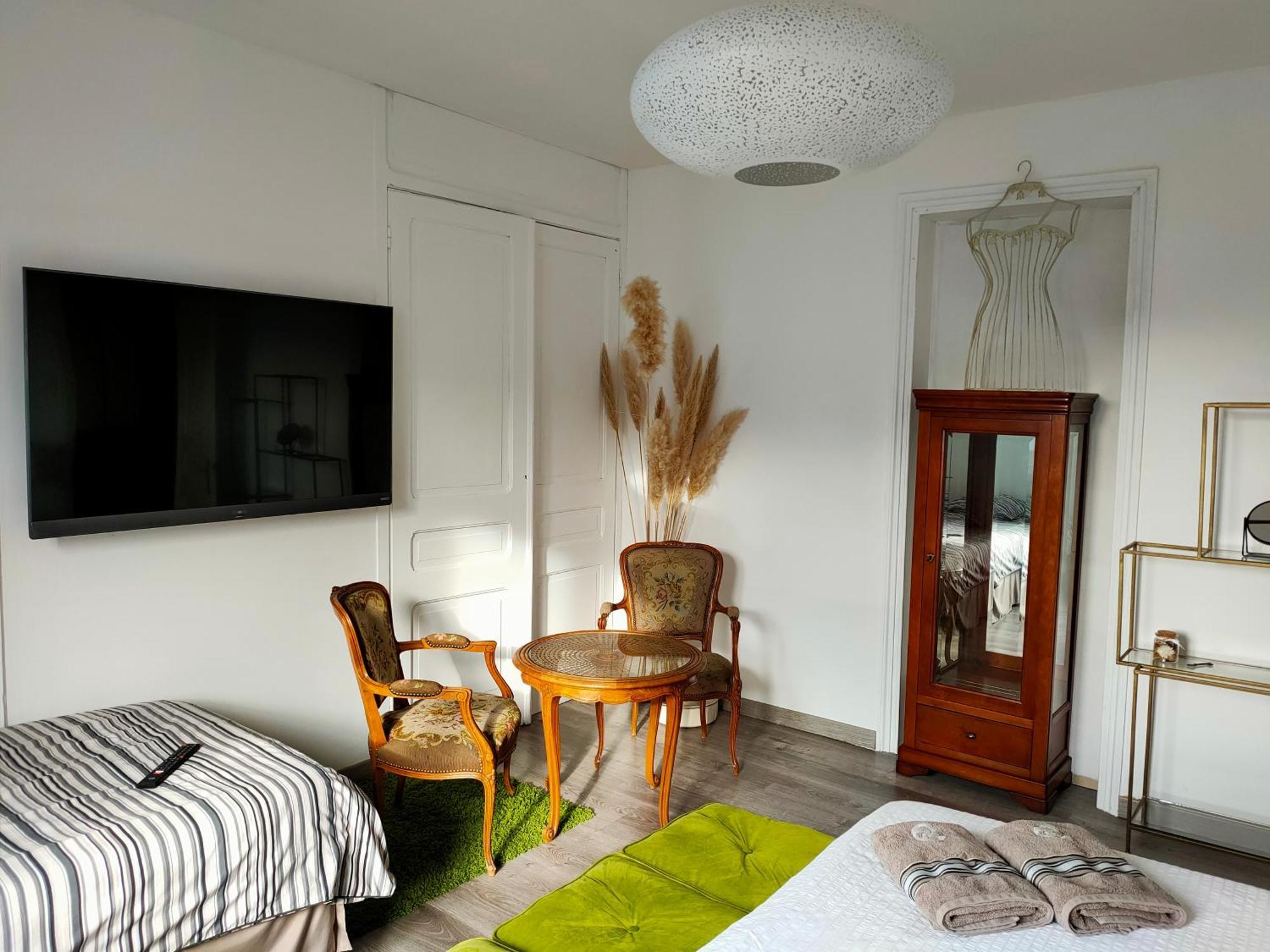 A La Villa Perroy Les Chambres Sont Spacieuses Et Les Petit-Dejeuners Offerts Dunkirk Exterior photo